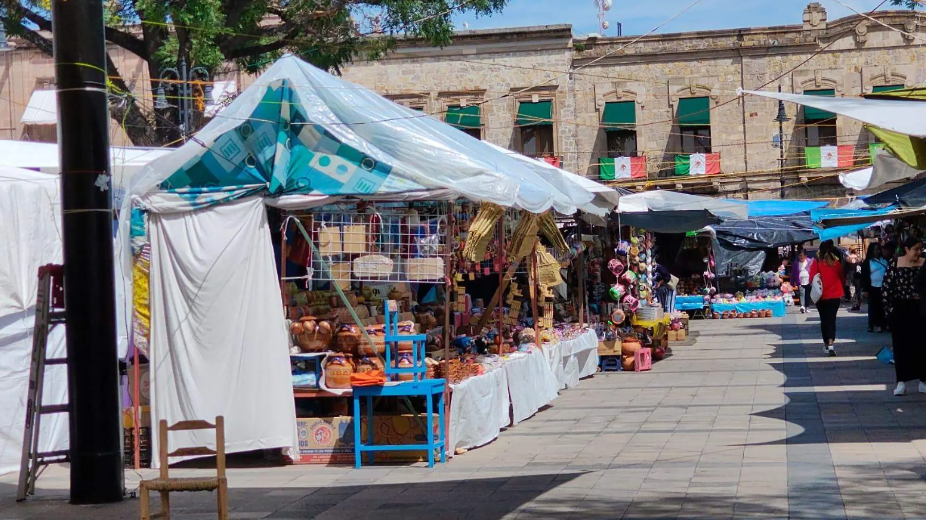 Puestos ambulantes del FNLS